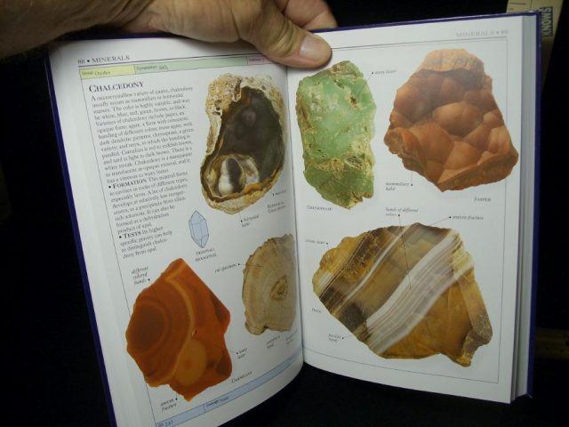 Rock & Mineral Book - Smithsonian Handbooks (032515r) - Image 2