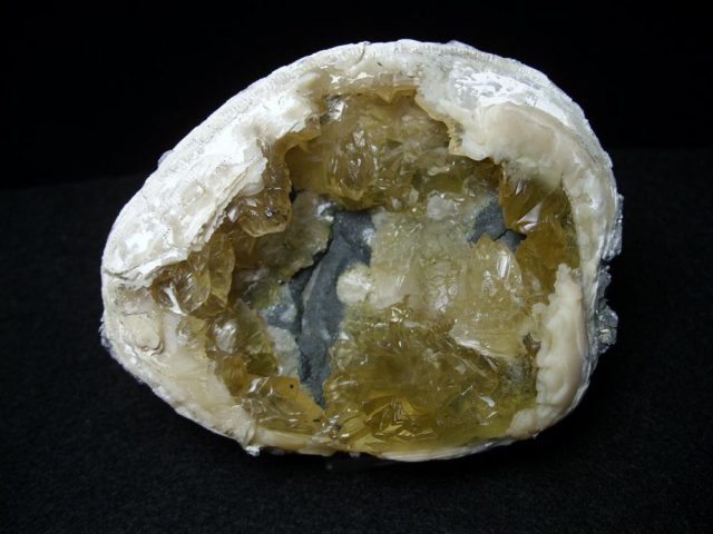 Mercenaria Calcite Crystal filled Clam (050518k)* “SPECIAL - BELOW DEALER COST ” * - Image 3