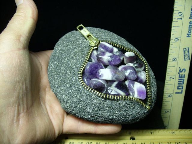 Zippered Geode with Amethyst Pebbles(041320g) - Image 2