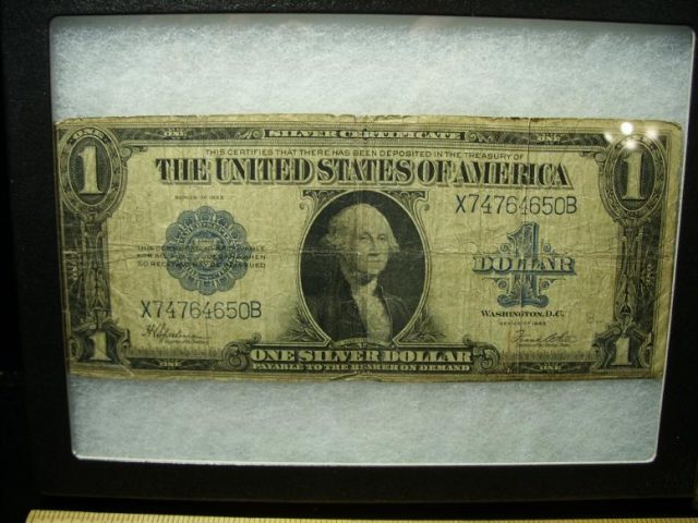1923 Large "BLUE SEAL" US SILVER CERTIFICATE"  $1.00 Bill  (042920c) - Image 2