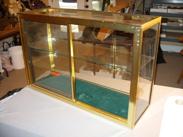 Portable Glass Display Case (052220x)