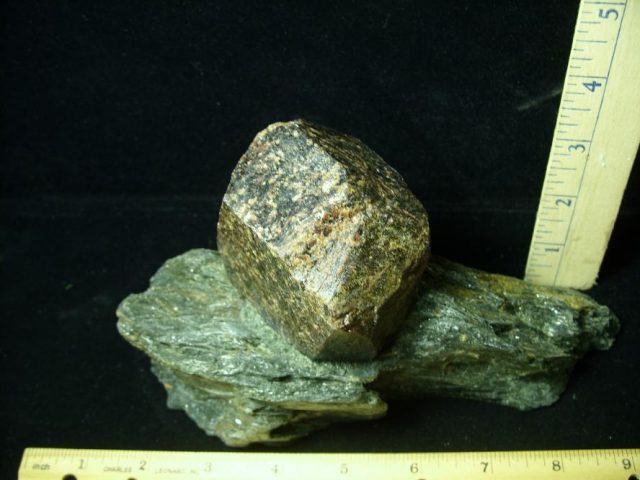 Large Garnet  in Mica Schist (052320k) - Image 2