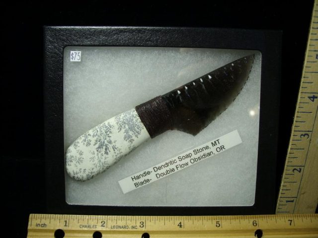 Stone Knapped Knife (111820e)