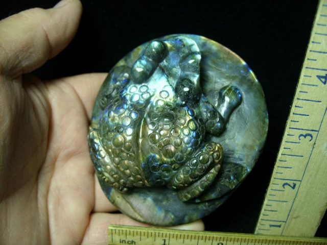 Labradorite  Frog Carving (121820d)