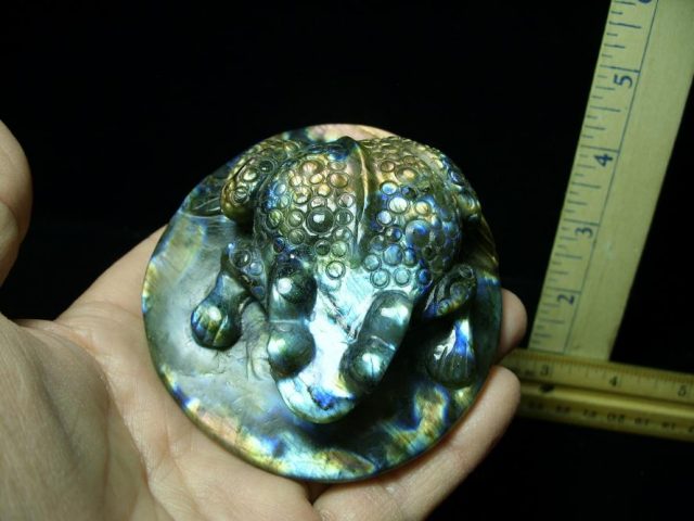 Labradorite  Frog Carving (121820d) - Image 2