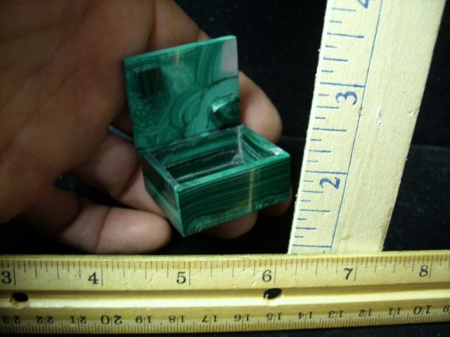 Small Polished Malachite  Box  (011121s) - Image 2