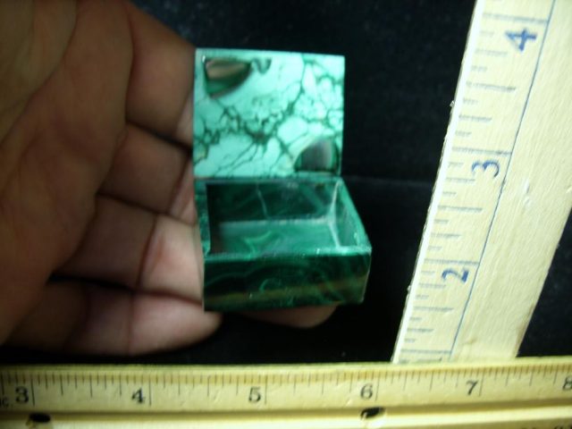 Small Polished Malachite  Box  (011121v) - Image 2