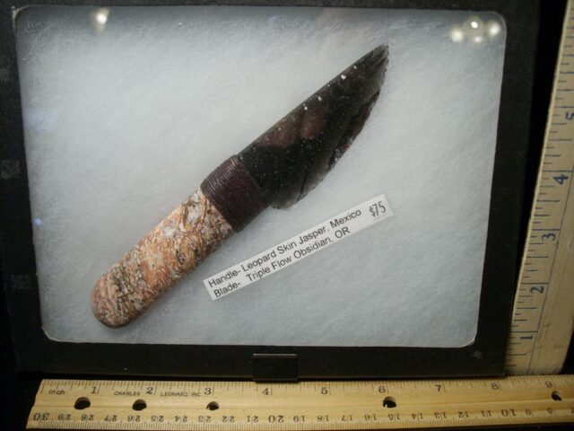 Small Stone Knapped Knife (122221d)