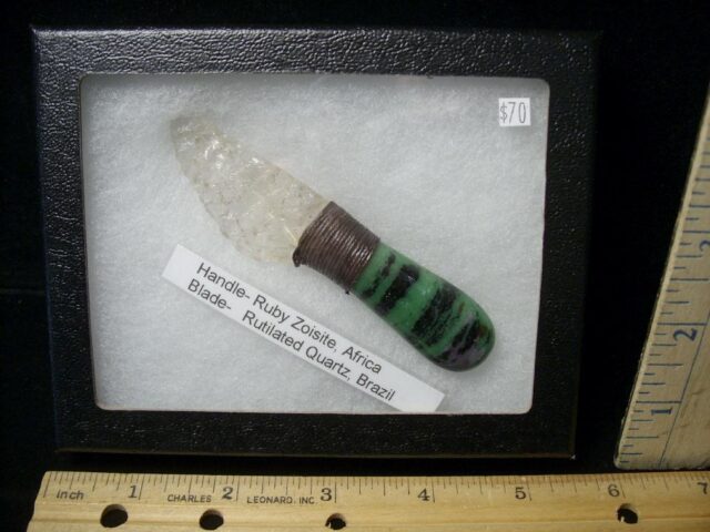 Small Stone Knapped Knife (122121e)