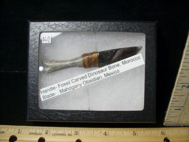 Small Stone Knapped Knife (122121f)
