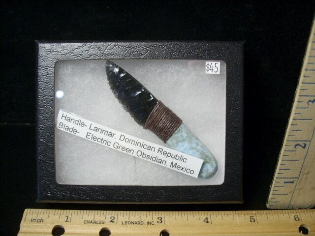 Small Stone Knapped Knife (122121g)