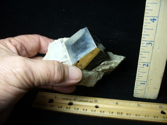 Beautiful Natural Pyrite Cube (060323m)