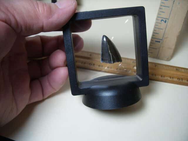Floating Clear View Display Frames (053824a) - Image 3