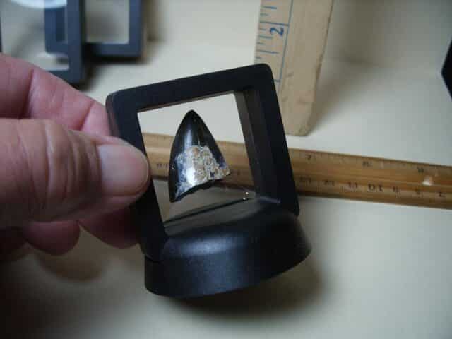 Floating Clear View Display Frames (053924a) - Image 3